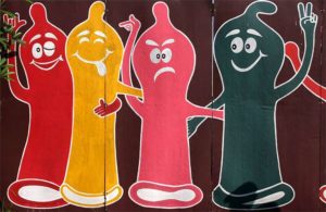 Смешные мультяшные презервативы - картинка (Funny cartoon condoms-picture)