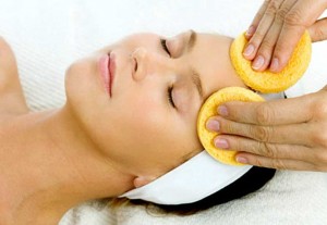 Избавляемся от лицевых прыщей чисткой лица