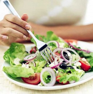 Как избавиться от прыщей правильным питанием